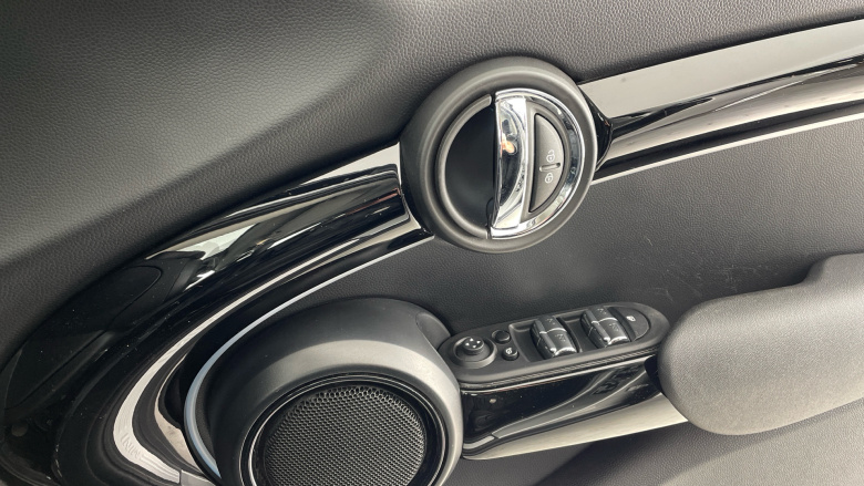 MINI Hatchback 1.5 Cooper Classic Premium 5dr Auto Petrol Hatchback